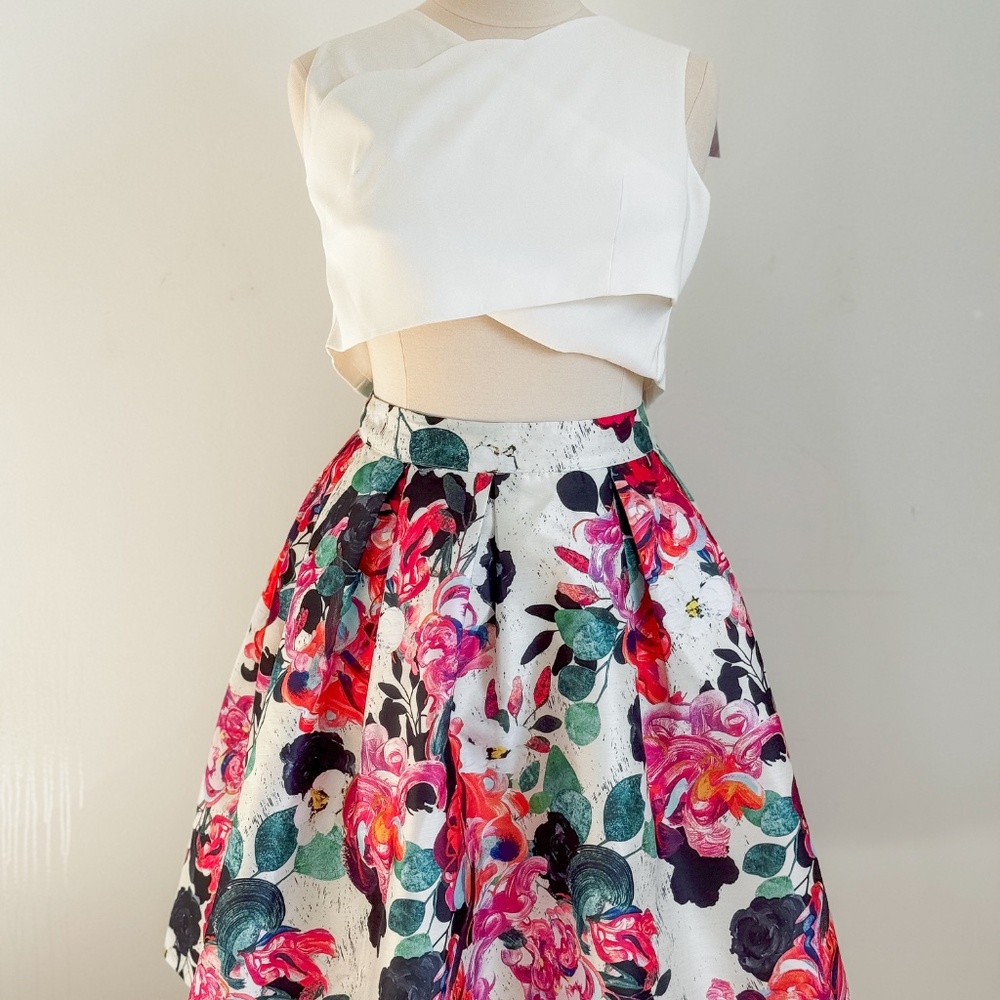 Chicwish Savvy Cross Wrapped Crop Top in White Size XL